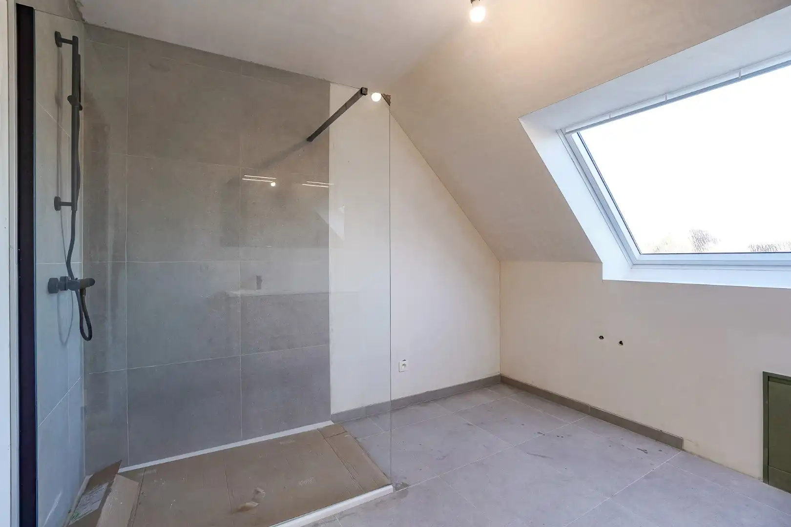 Moderne halfopen nieuwbouw woning op 356 m² met hoogwaardige afwerking foto 11