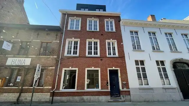 Gerenoveerd appartement in centrum Lier met 2 slaapkamers op 50 meter van de Grote Markt foto {{pictureIndex}}