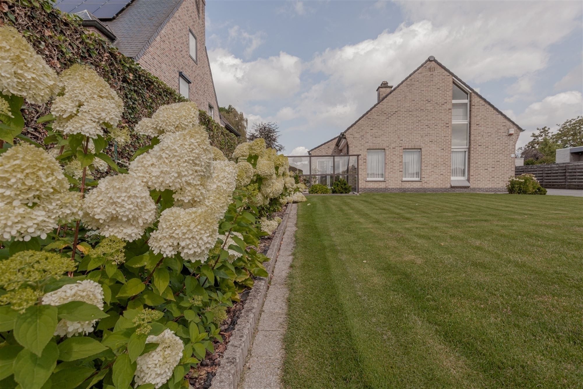 Instapklare woning op toplocatie centrum Laarne met grote tuin! foto 28