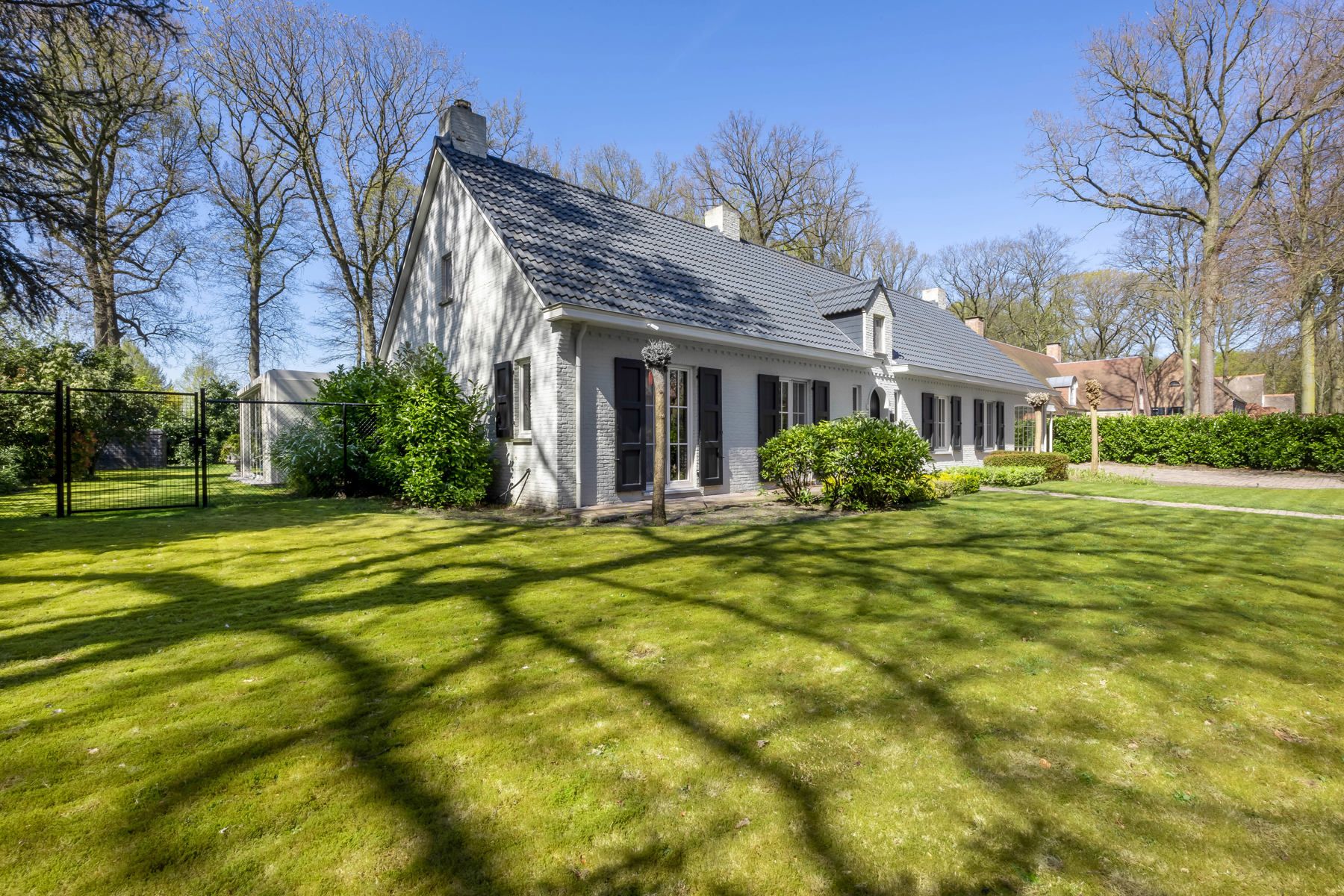 Tijdloze, verrassend ruime villa op grondstuk van 2000m2 foto 32