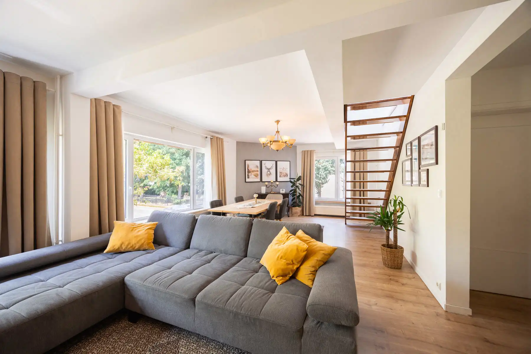Gerenoveerd en energiezuinig duplex-appartement met parkings foto 2