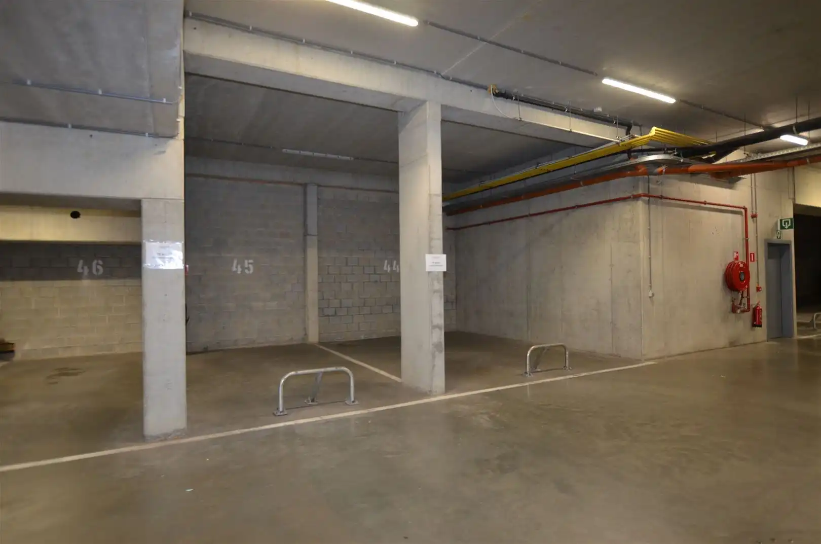 Ondergrondse autostaanplaats op goed bereikbare locatie foto 2