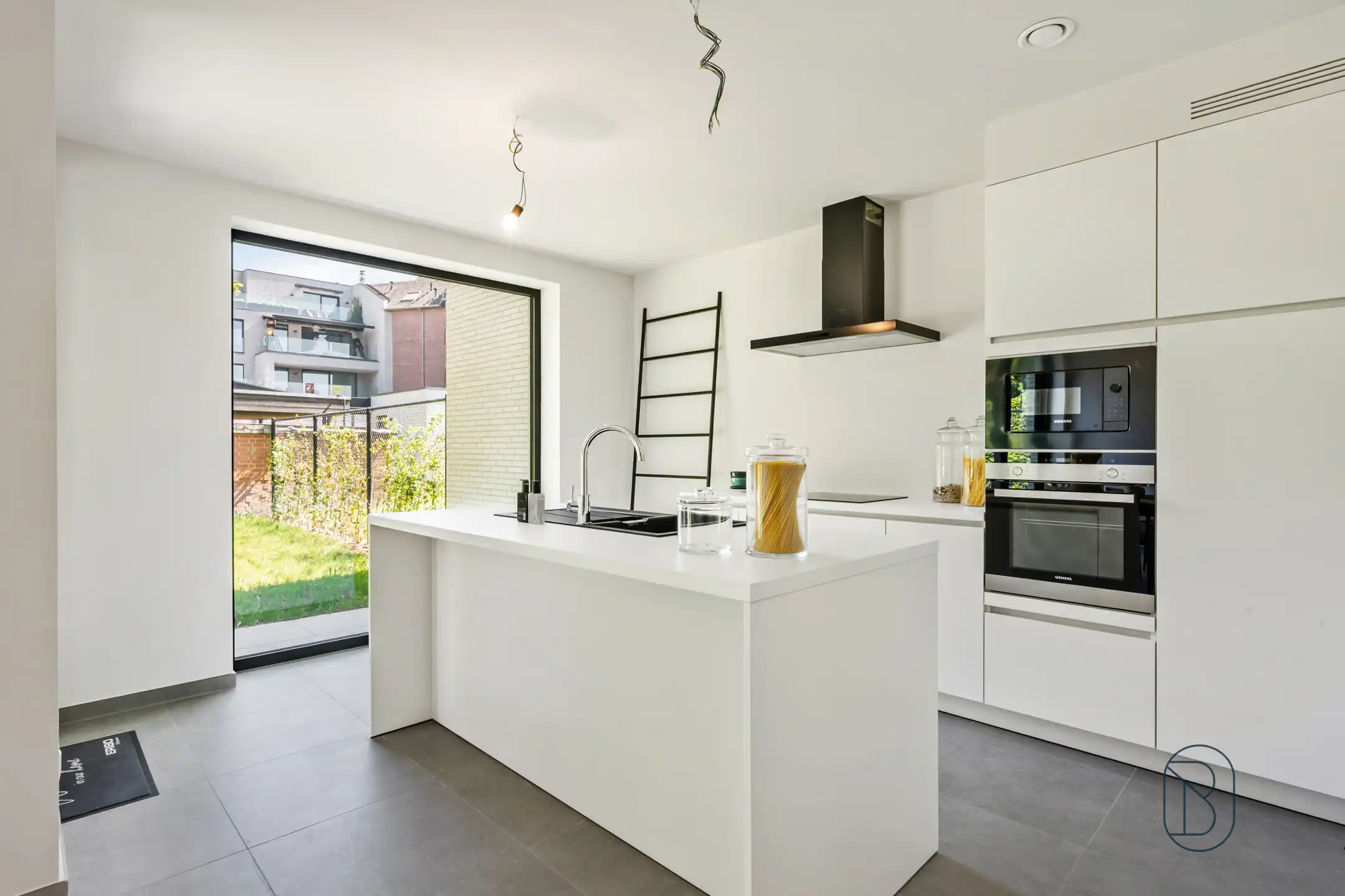 Kwalitatief afgewerkte nieuwbouw met 3 slk, E-peil 0. foto 6