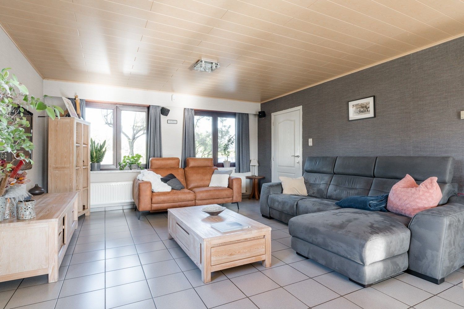 Vrijstaande woning met ruime garage en tuin, rustig gelegen nabij natuurgebied en Nederlandse grens foto 5
