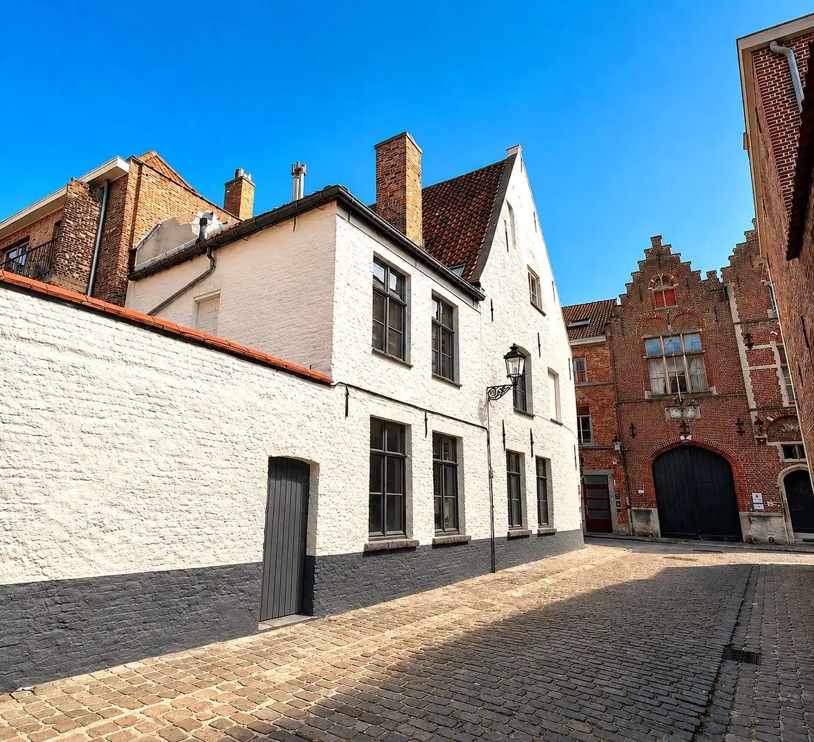 Stijlvol gerenoveerde hoekwoning met aparte duplex studio op topligging foto 2