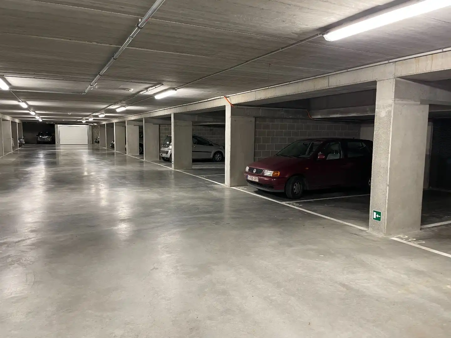 Ondergrondse parkeerplaats in het centrum van Gullegem foto {{pictureIndex}}