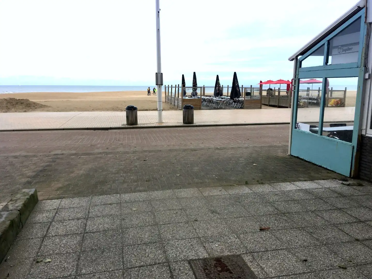 Gerenoveerd gelijkvloers appartement met zeezicht te Koksijde foto {{pictureIndex}}