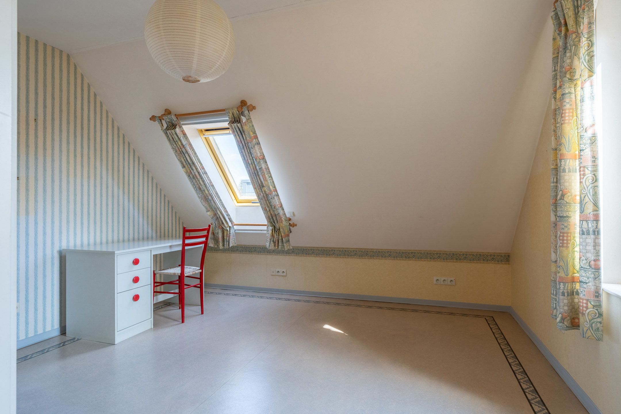 Goed onderhouden villa met 5 slpk's op perceel van 1.060m². foto 30