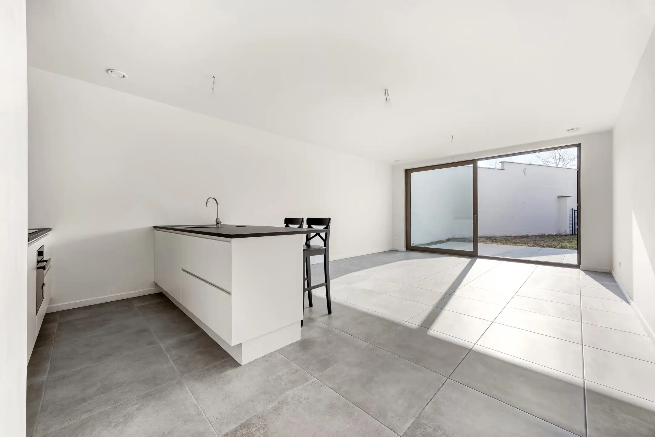 Stijlvol gelijkvloers appartement met tuin foto 5