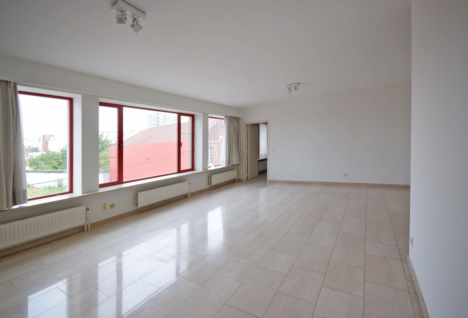 APPARTEMENT MET DRIE SLAAPKAMERS EN TERRAS NABIJ CENTRUM ROESELARE foto 3
