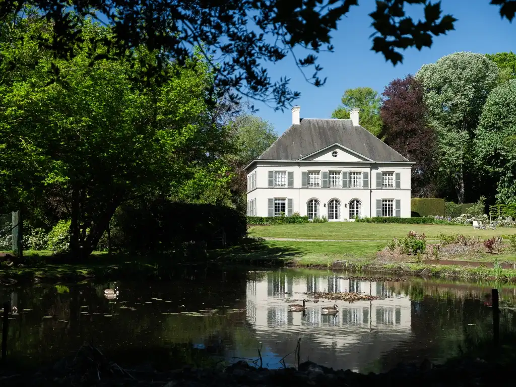 Exclusief landhuis met voormalig koetshuis, gelegen op een prachtig domein van circa 34.000 m² in Evergem foto 27