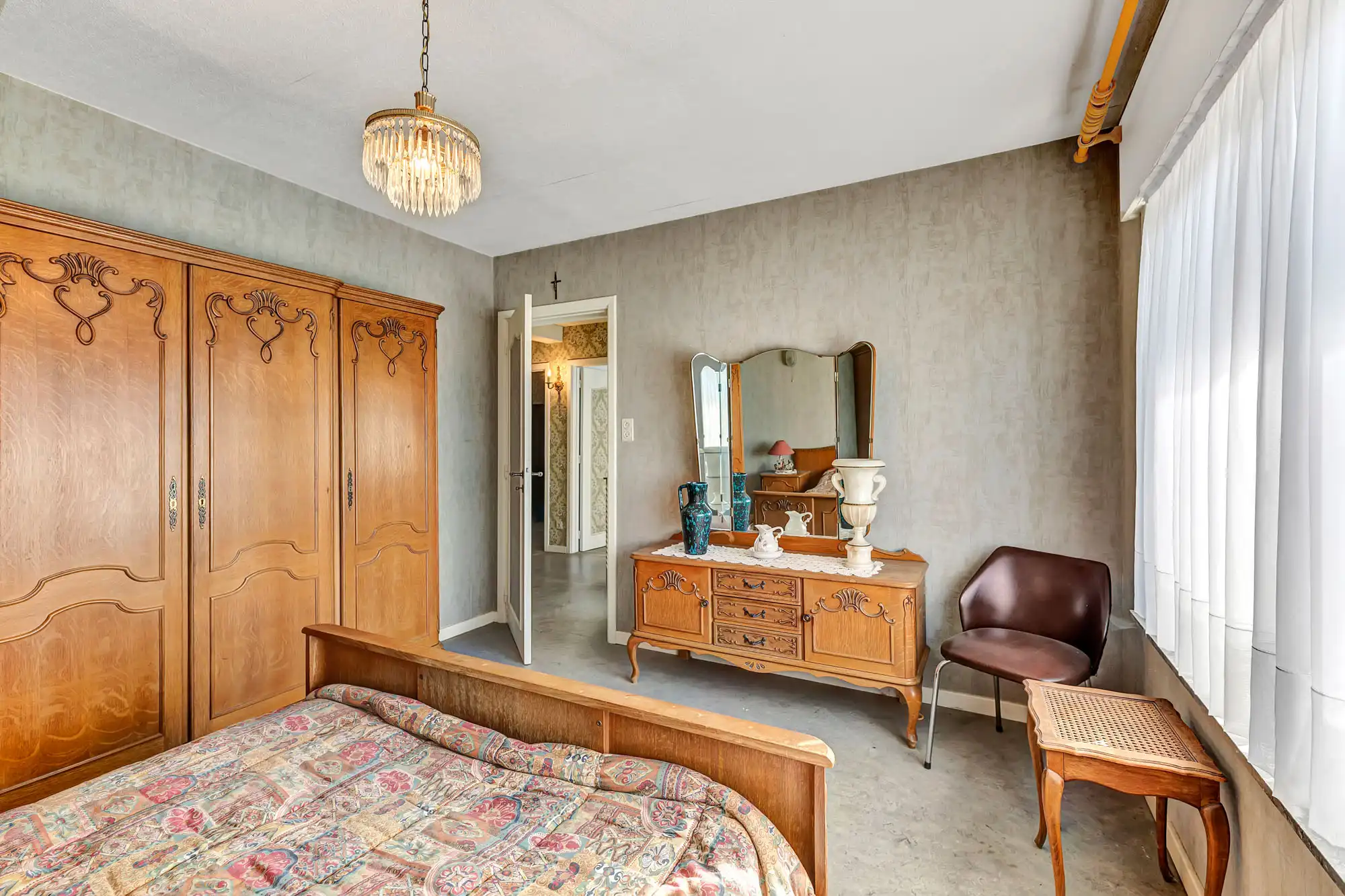 Rustig gelegen, goed onderhouden woning met twee garage's foto 19