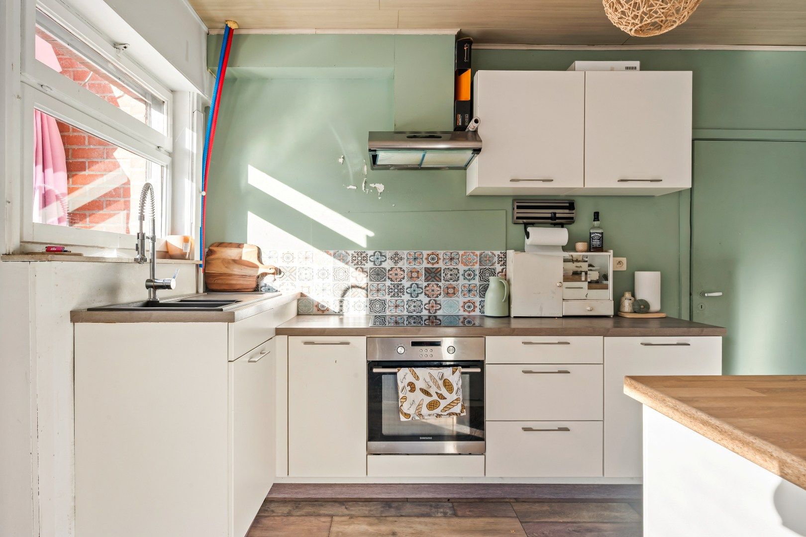 Op te frissen woning met 3 slaapkamers, opslagruimte en tuin op 864m² foto 7