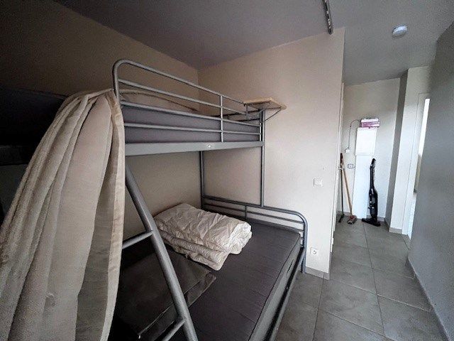 Ongemeubeld appartement met 1 slaapkamer, vlak aan zee foto 8