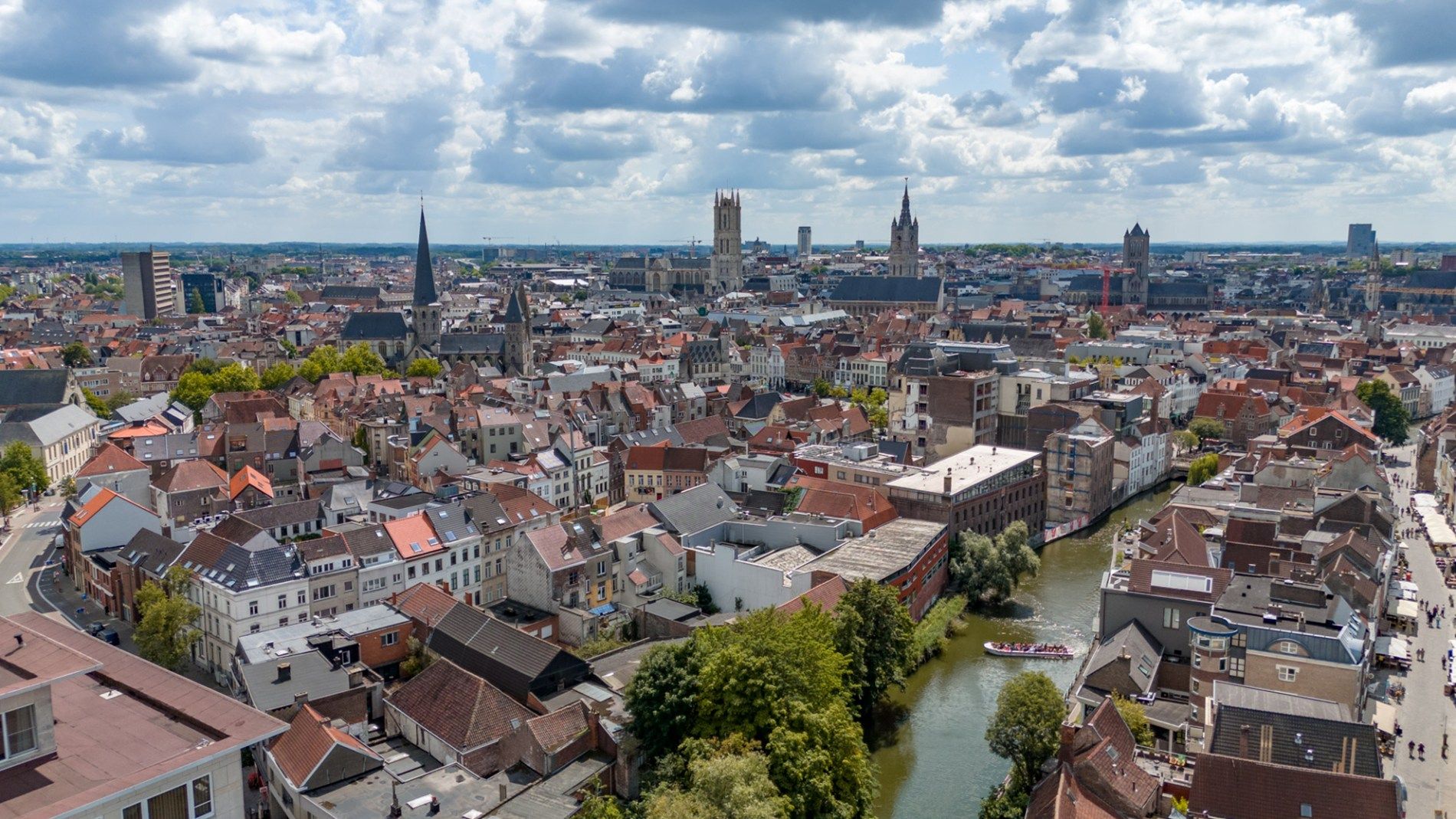 Recente penthouse in centrum Gent met groot terras en staanplaats foto 2