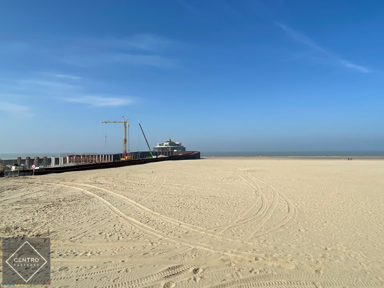 NB HANDELSRUIMTE (147m²) met voortuin en ruime KELDER (84m²). Op de zeedijk van Blankenberge, tegenover vernieuwde pier! foto 7