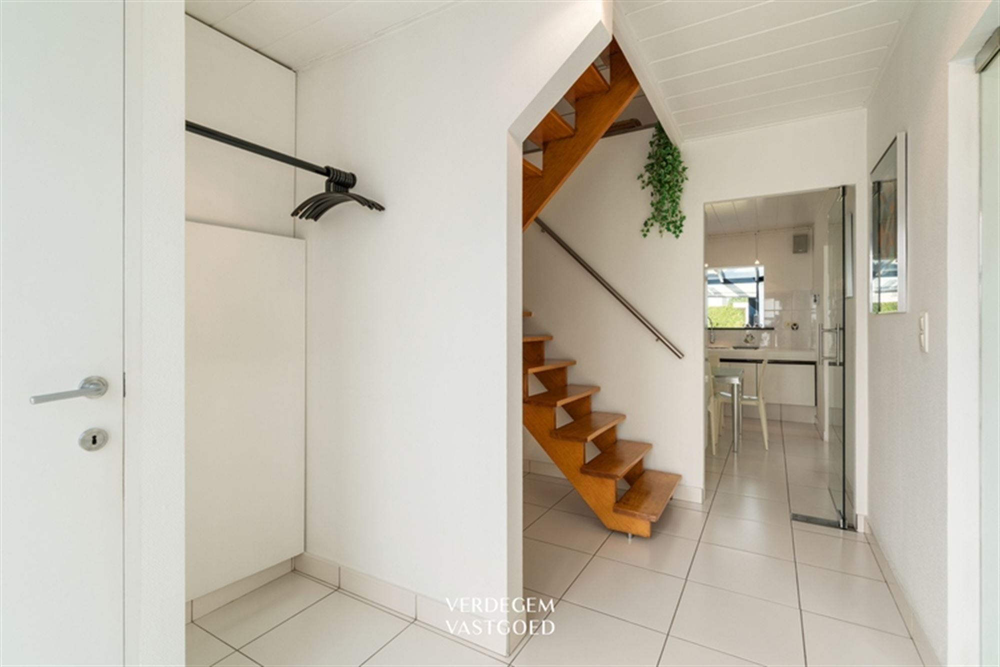 Knappe instapklare woning met 4 slaapkamers, grote tuin en EPC C foto 9