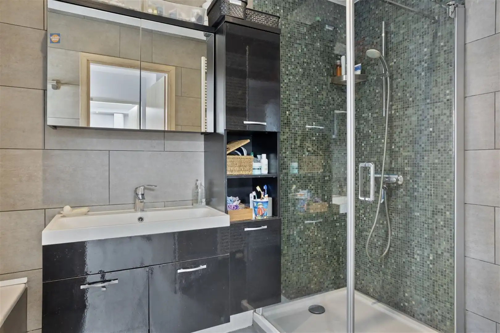 Rustig gelegen woning met 4 slaapkamers foto 8