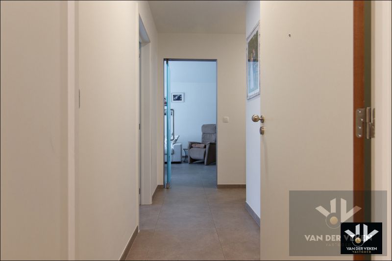 Stijlvol en energiezuinig wonen in het hart van Haspengouw (Kortessem)! Prachtig nieuwbouwappartement met 2 slaapkamers en een ruim, overdekt terras op zeer centrale en rustige locatie! foto 4