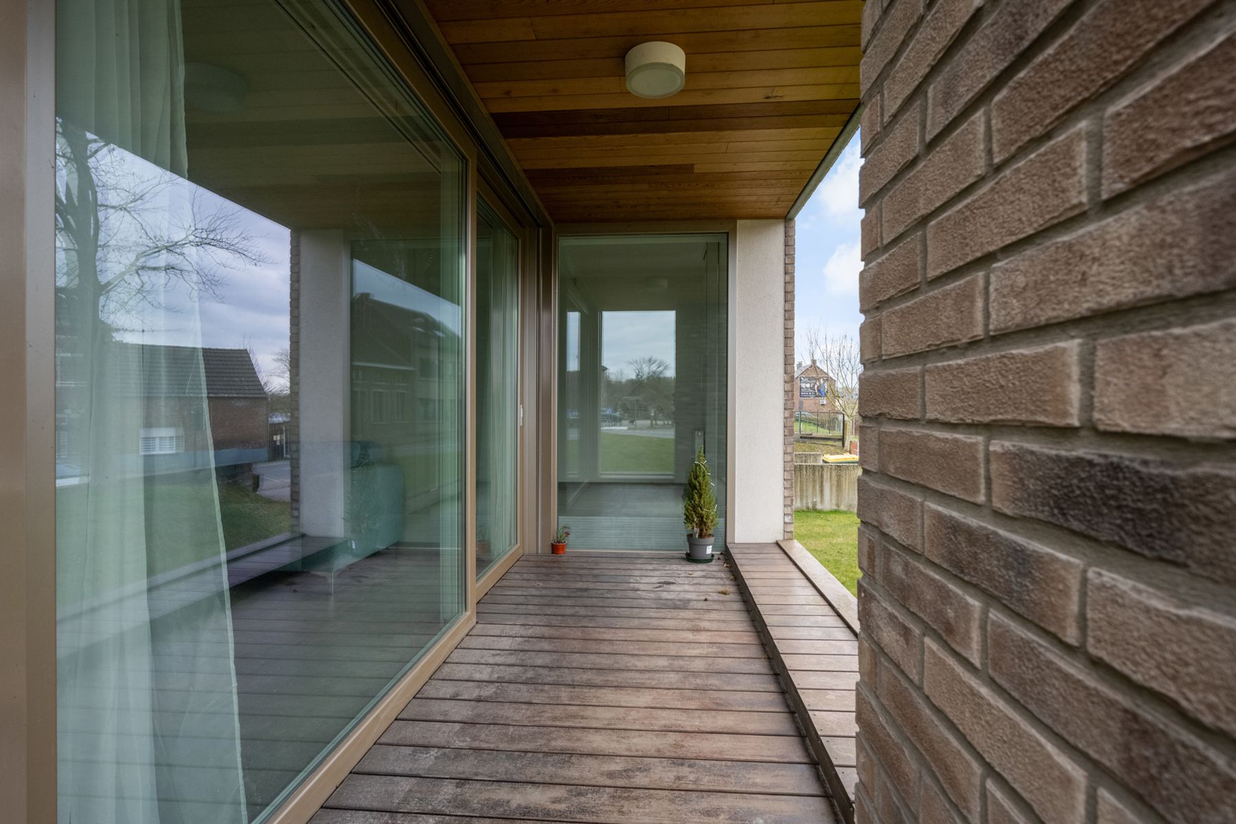 Serviceflat met terras en autostaanplaats in Viane foto 15