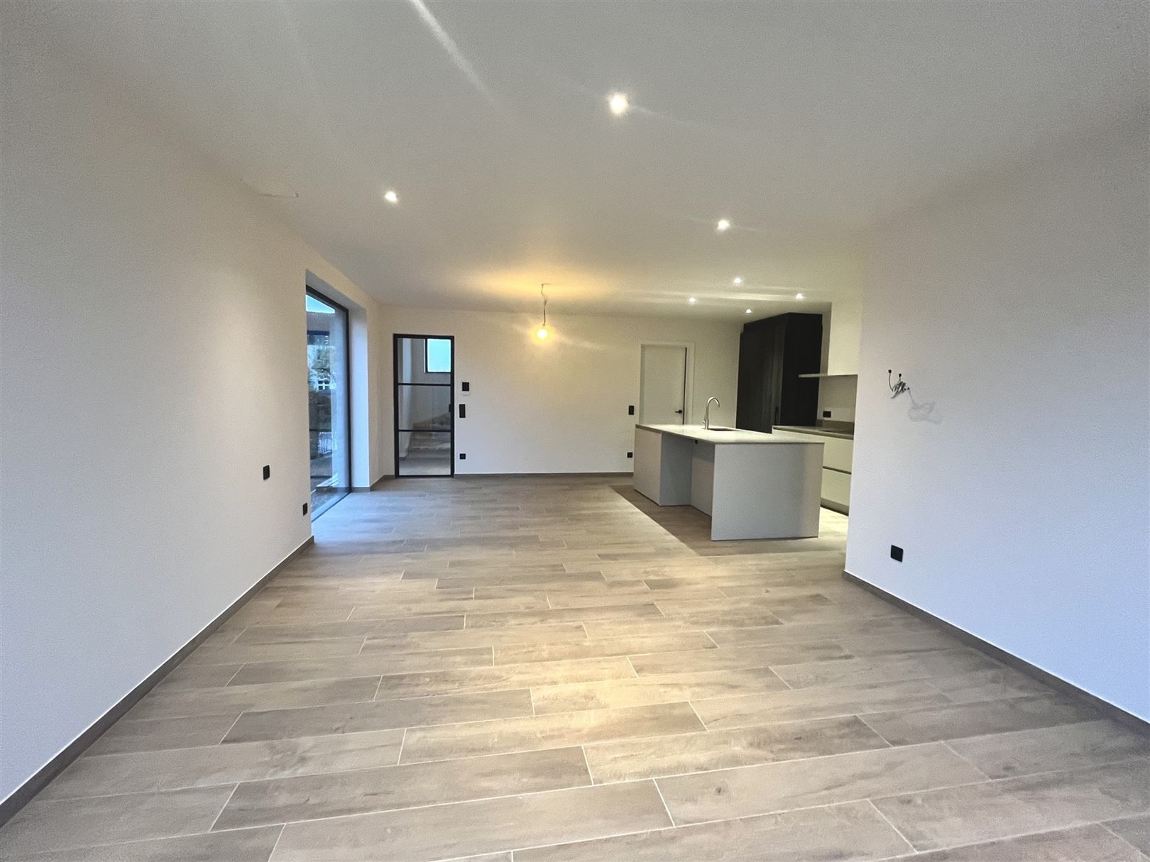 Halfopen nieuwbouwwoning te huur in Ouwegem foto 4
