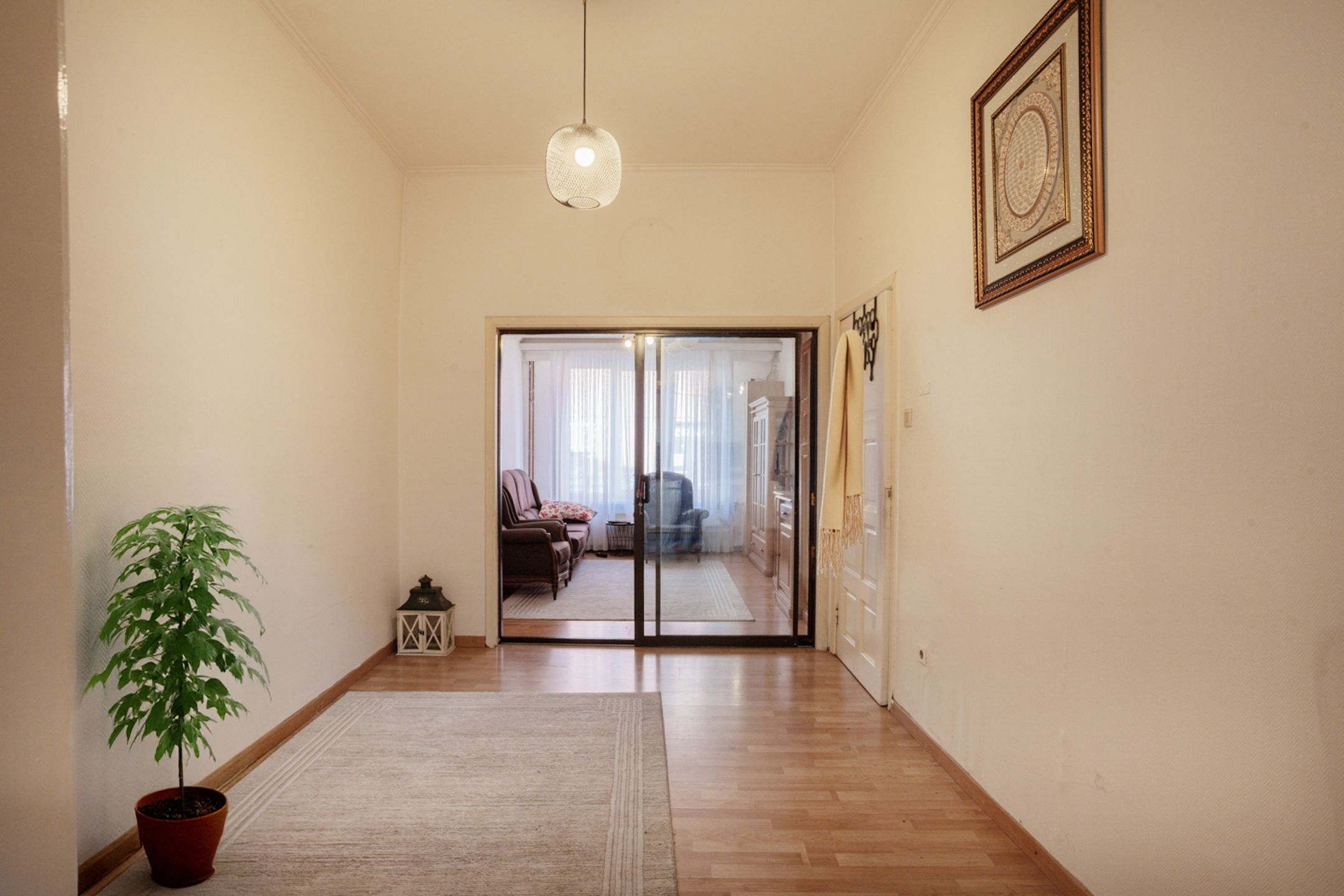 Ruime woning met 4 slaapkamers op bruisende locatie foto 4