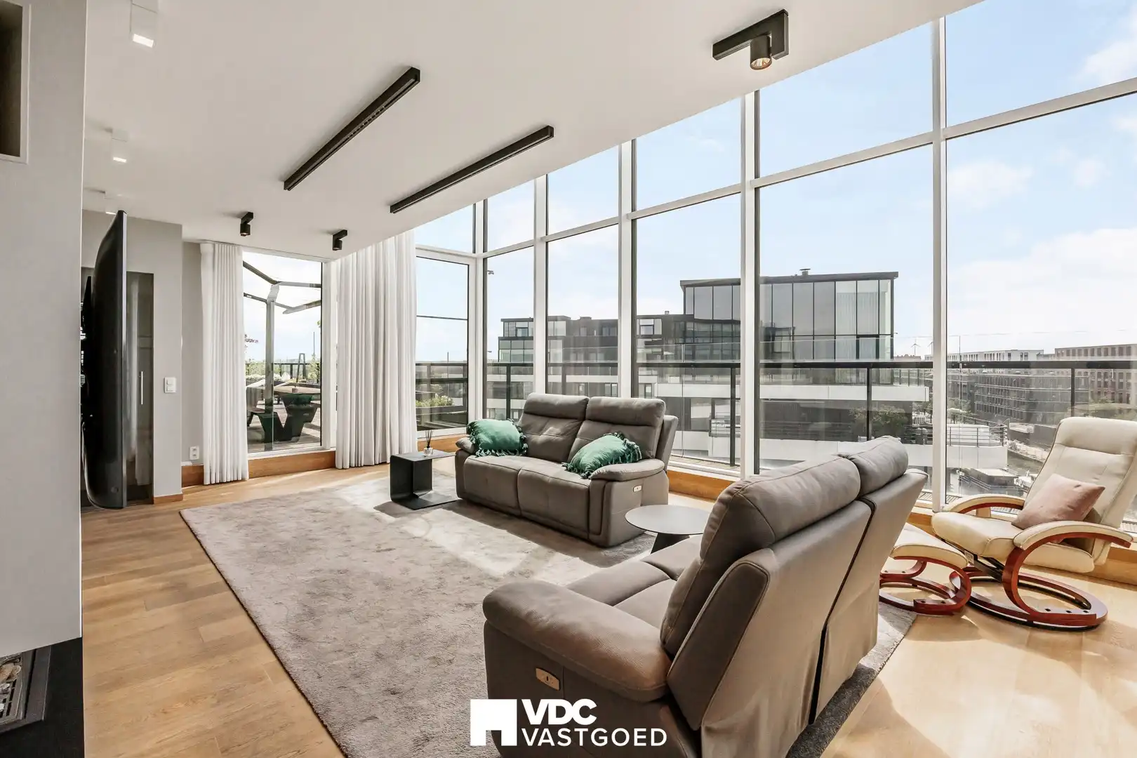 Exclusief duplex-penthouse met panoramisch zwembad – Zuidzicht Hasselt foto 25