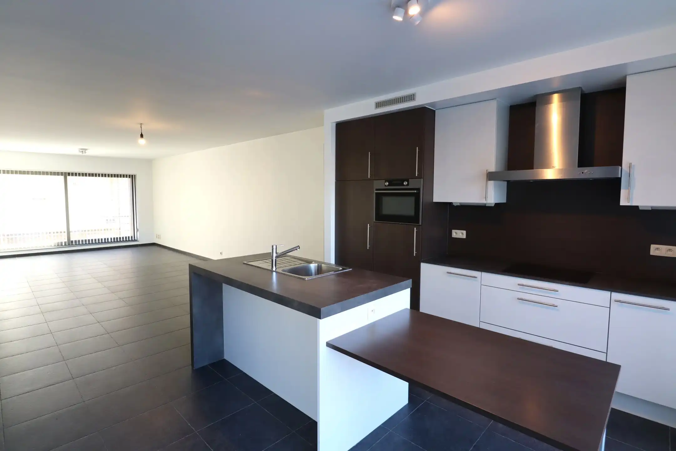 lichtrijk 2-slaapkamer appartement centrum Bornem foto 2