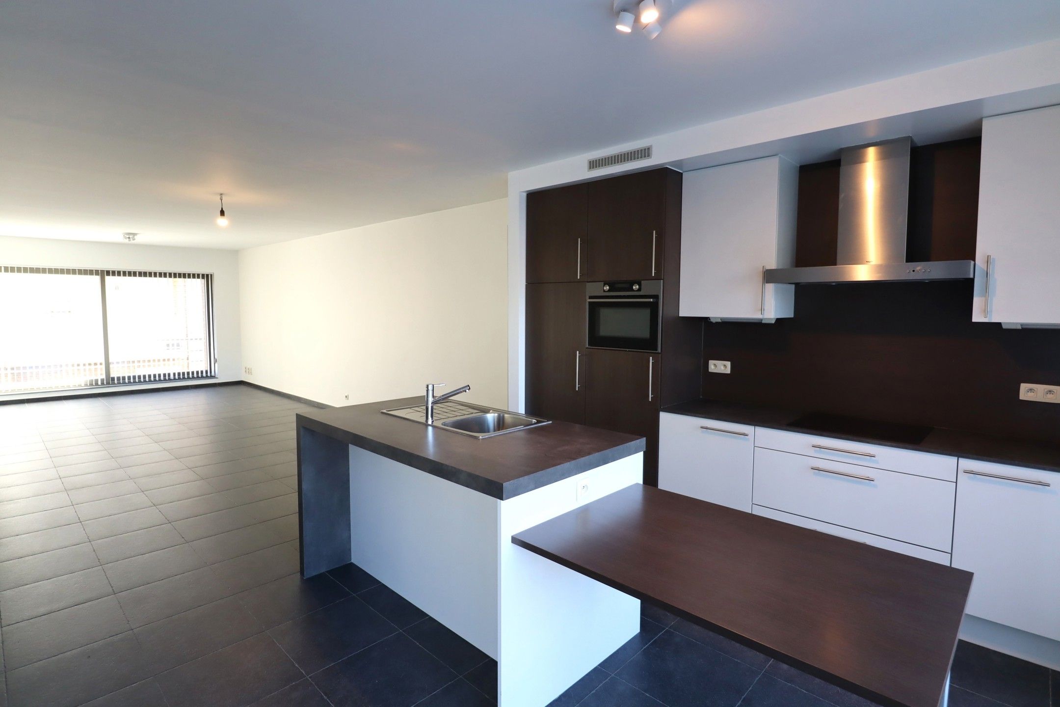 lichtrijk 2-slaapkamer appartement centrum Bornem foto 2