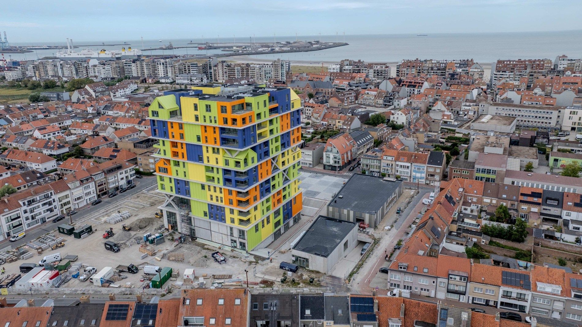 Modelappartement met 2 slaapkamers en oost geörienteerd terras. foto {{pictureIndex}}