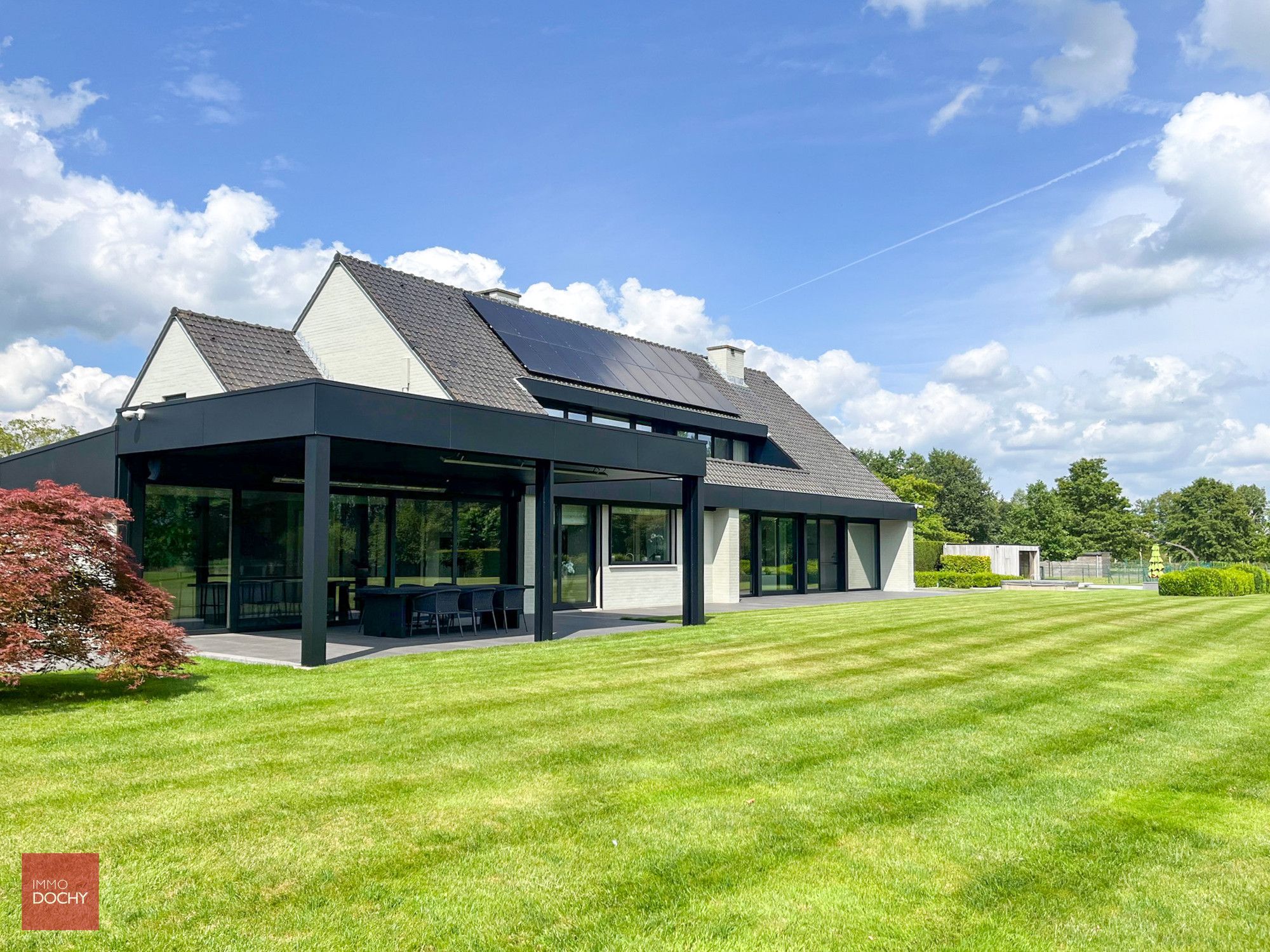 Instapklaar villa-landhuis met uniek groen landschap foto 1