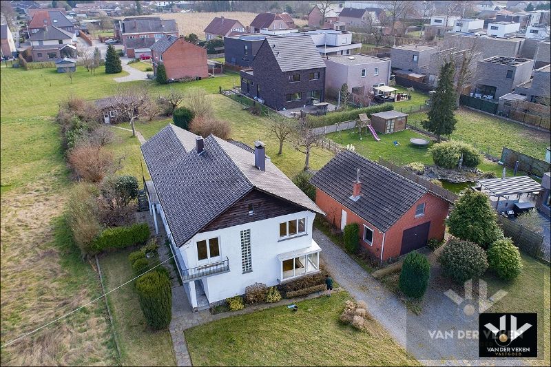 Hoofdfoto van de publicatie: Multifunctioneel eigendom met 2 wooneenheden op een riant perceel van 21 aren 83 centiaren op een goed bereikbare, rustige locatie in Diepenbeek