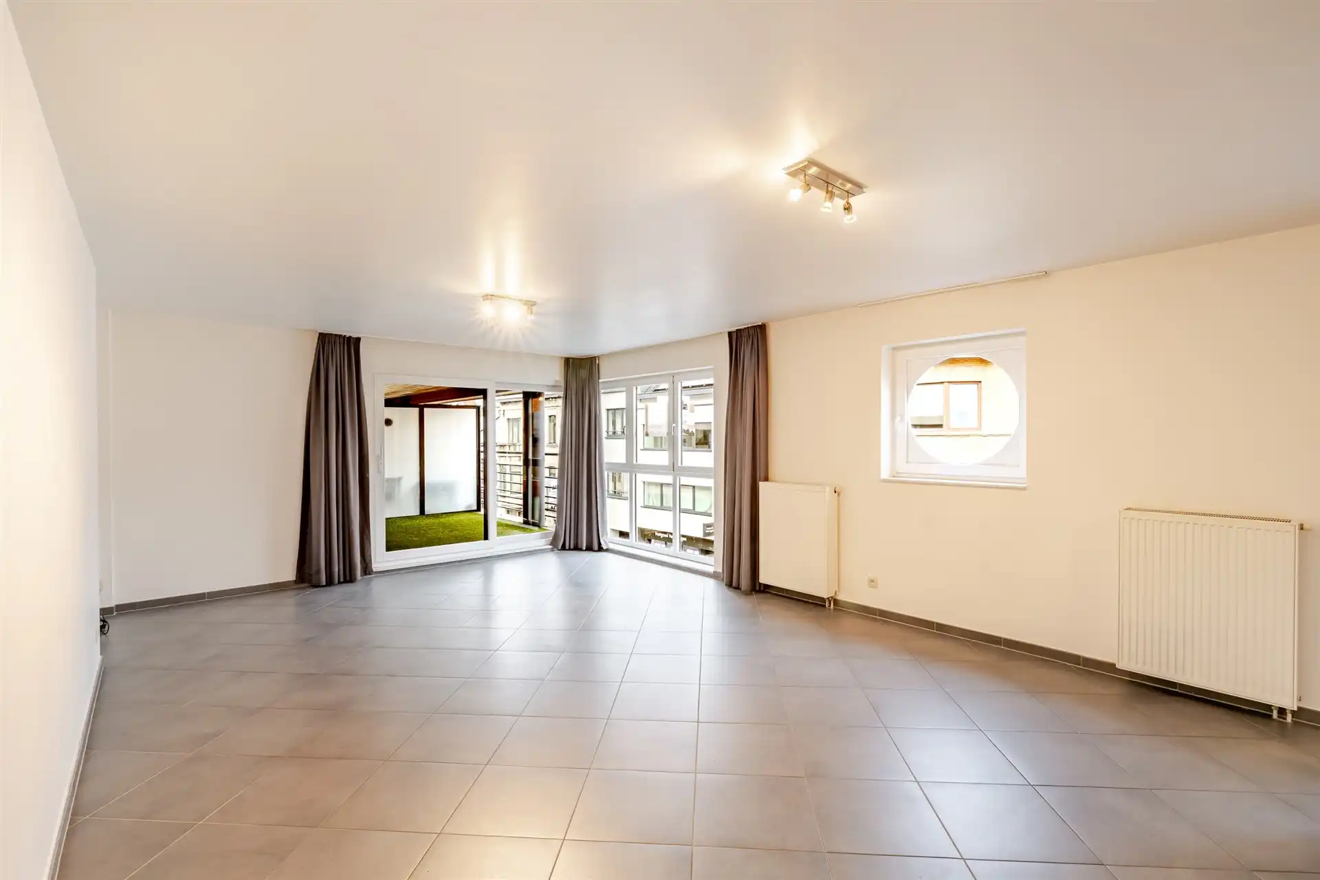 Ruim appartement met twee slaapkamers in het centrum van Aalst foto 3