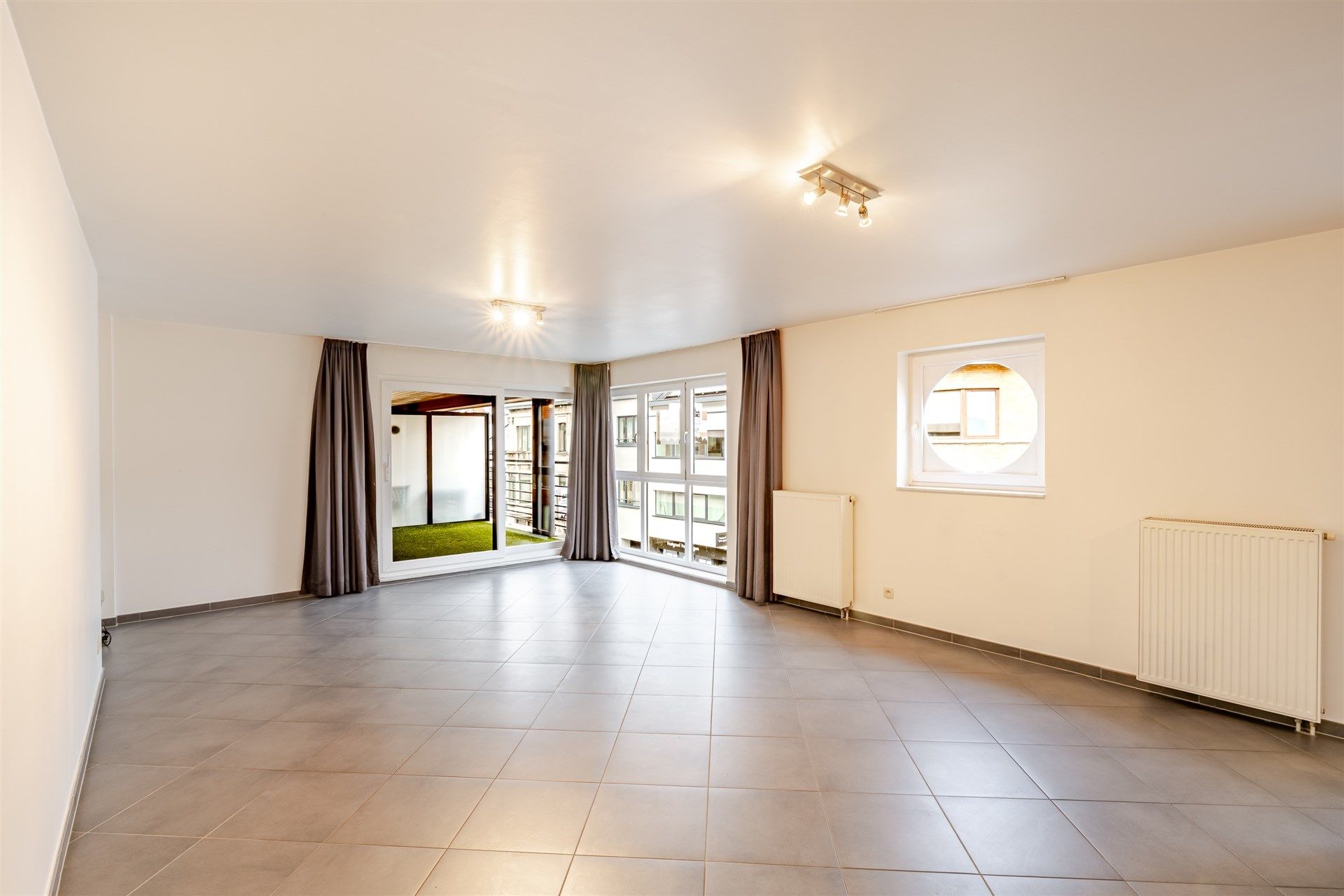 Ruim appartement met twee slaapkamers in het centrum van Aalst foto 3