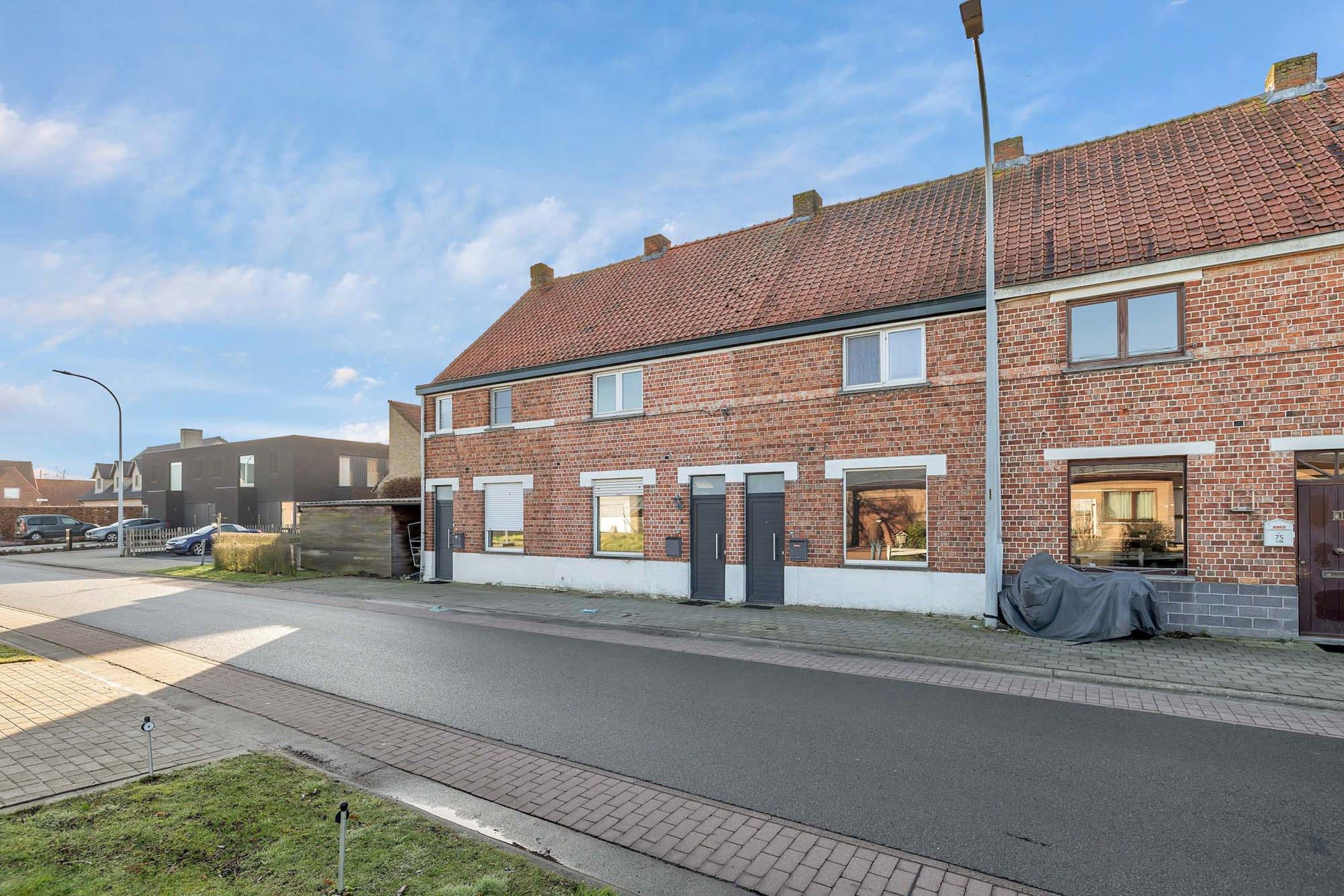 Hoofdfoto van de publicatie: Te renoveren woning met centrale ligging in Astene/Deinze