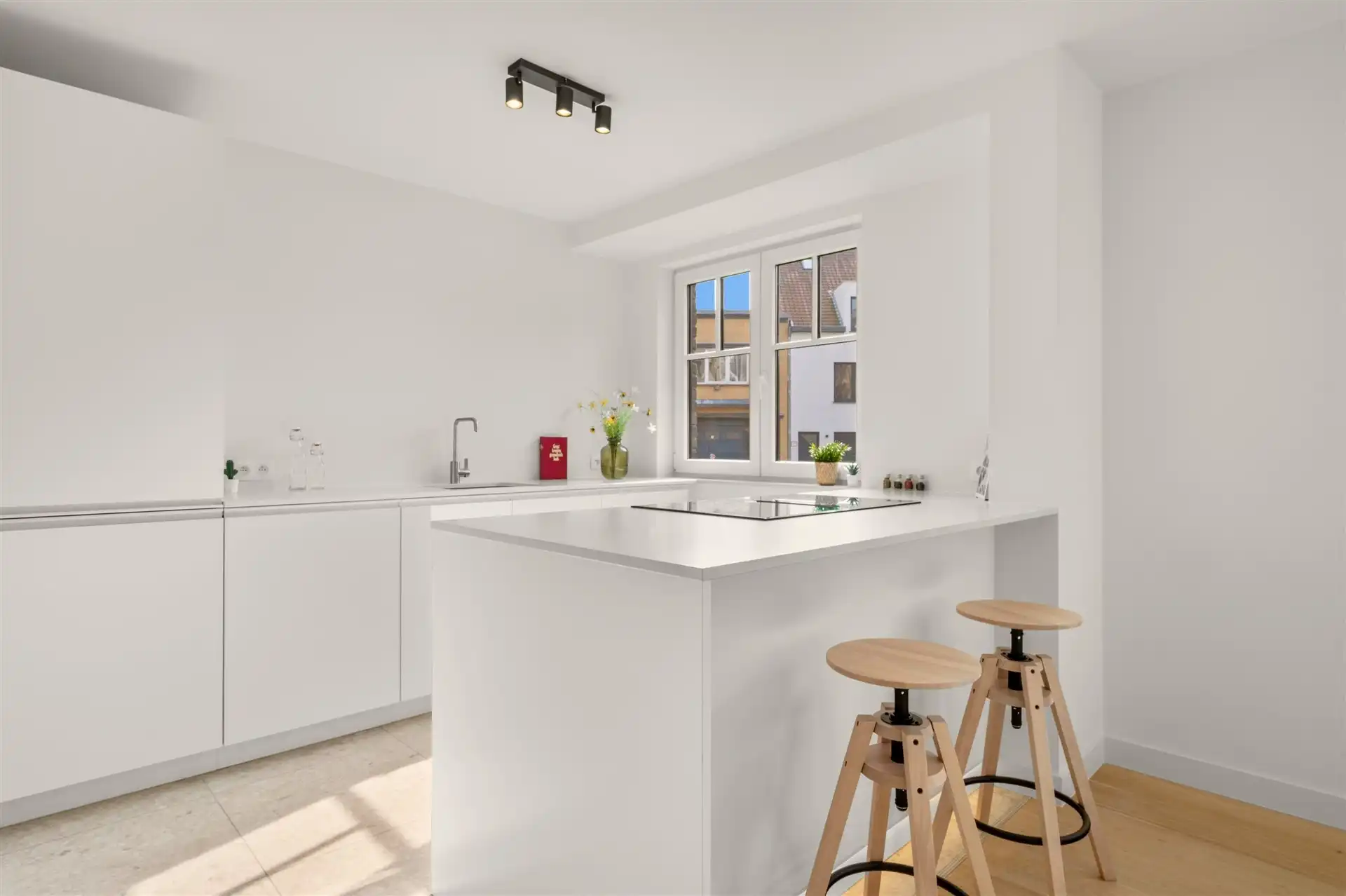 Prachtig gelijkvloers hoekappartement met 2 slpks foto 19