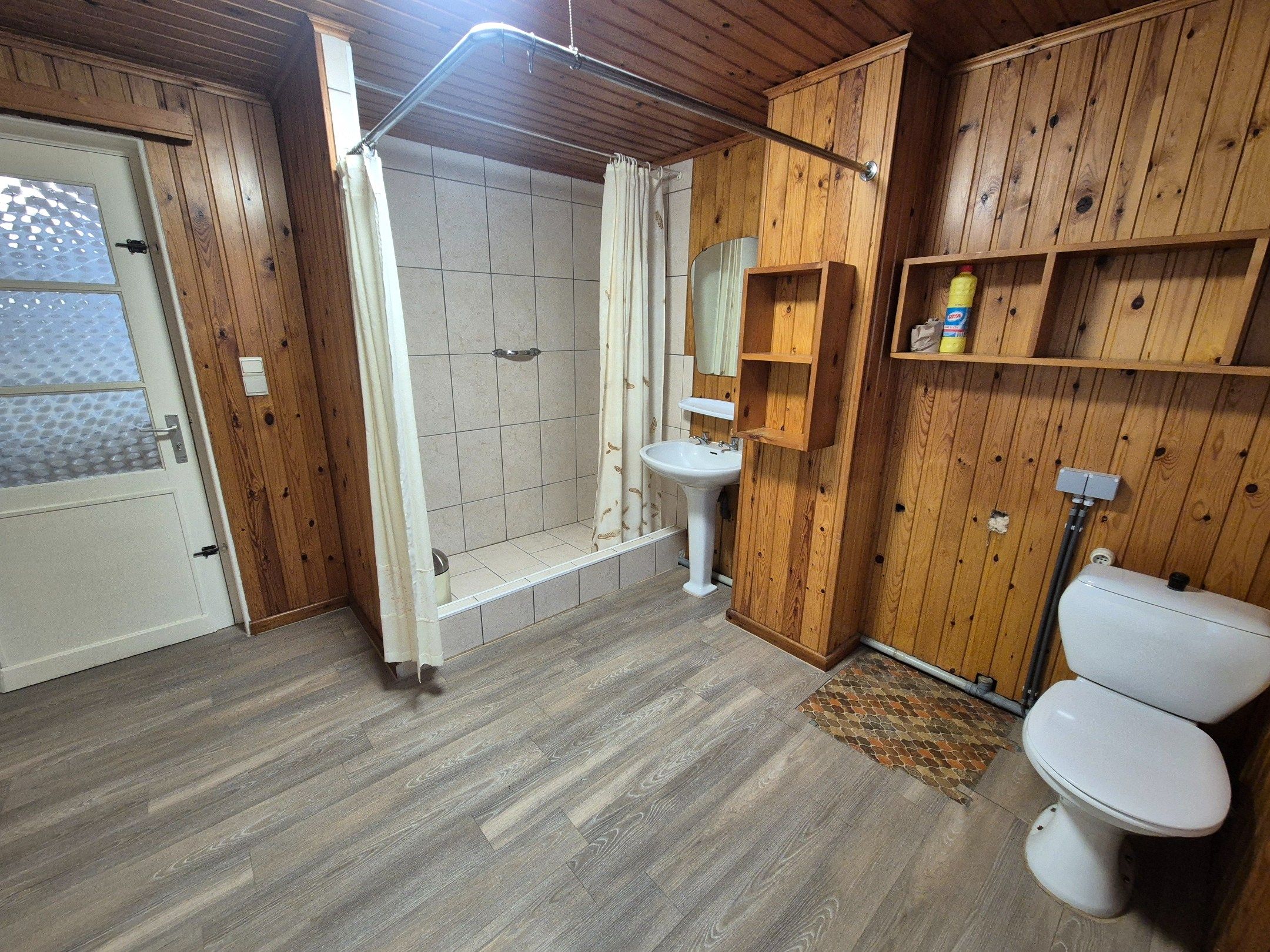 Halfopen gezinswoning met 4 slpkmrs op ruim perceel foto 18