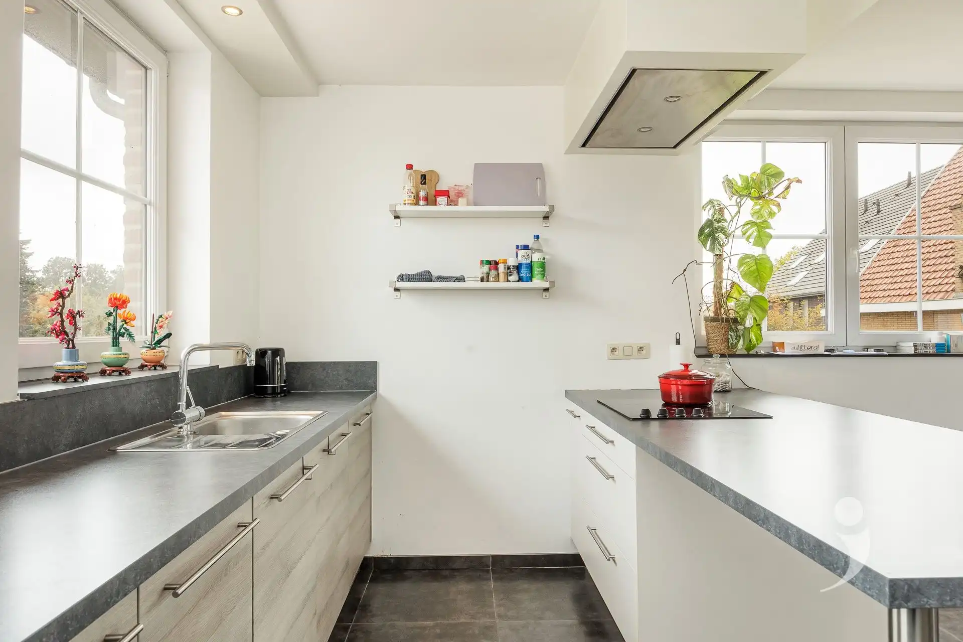 Bijzonder ruim appartement met prachtig vergezicht foto 12