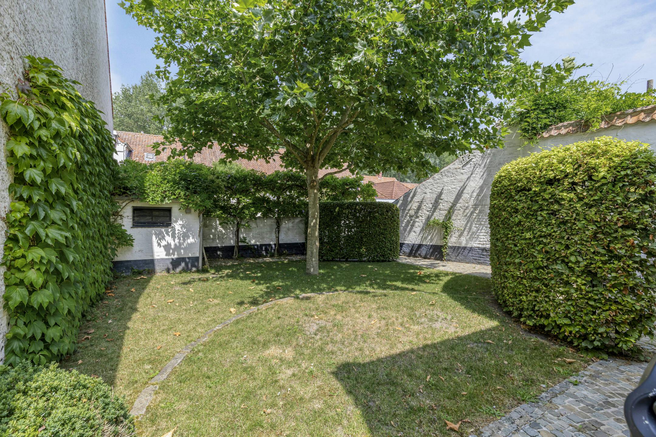 Uitzonderlijk huis in hartje Damme foto 22