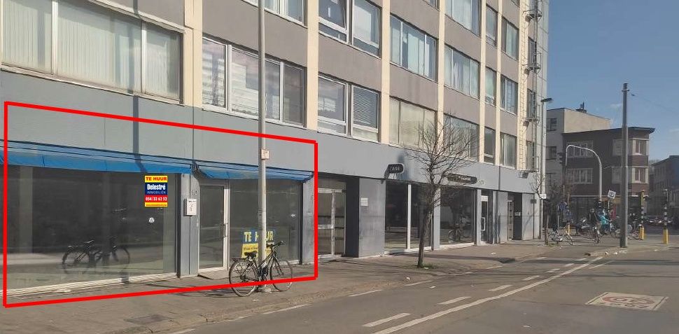 COMMERCIEEL GELIJKVLOERS NAAST  foto {{pictureIndex}}