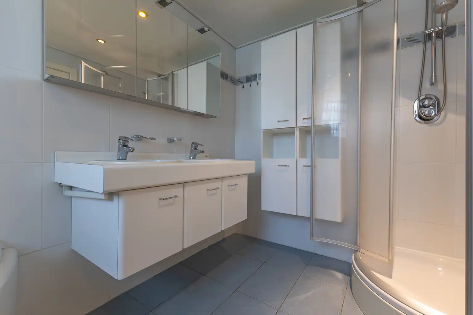 Ruime woning: 5 slpks, garage en grote tuin op toplocatie foto 25