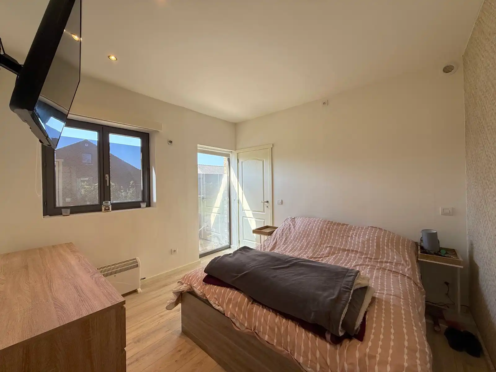 Landelijk gelegen woning met 4/5 slpks, zwembad en tuin foto 19