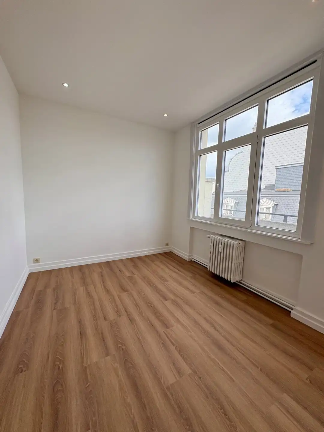 Gerenoveerd appartement met 1 slaapkamer! foto {{pictureIndex}}