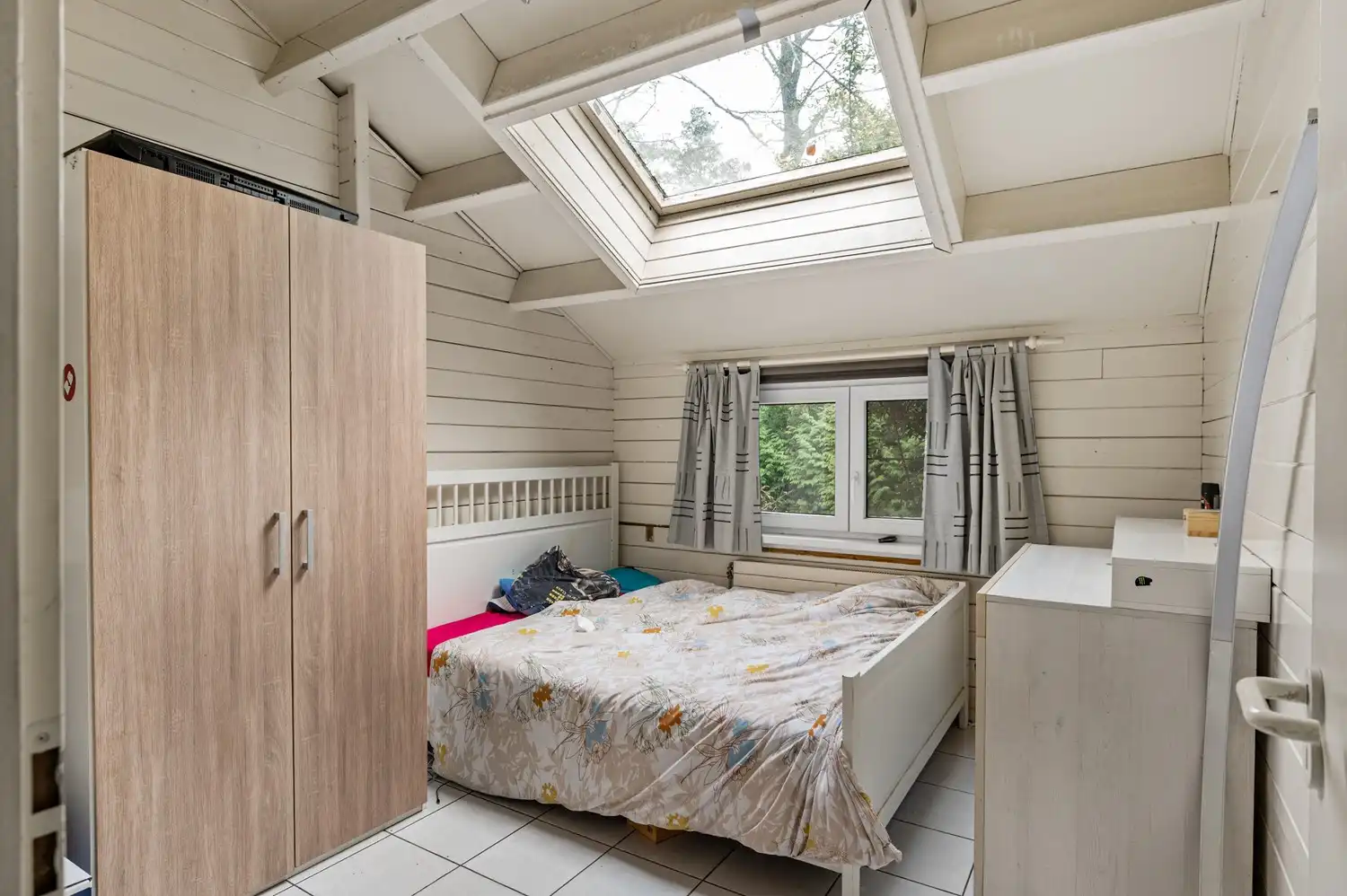 Te renoveren open bebouwing met 3 slaapkamers & grote tuin te Schoten! foto 7