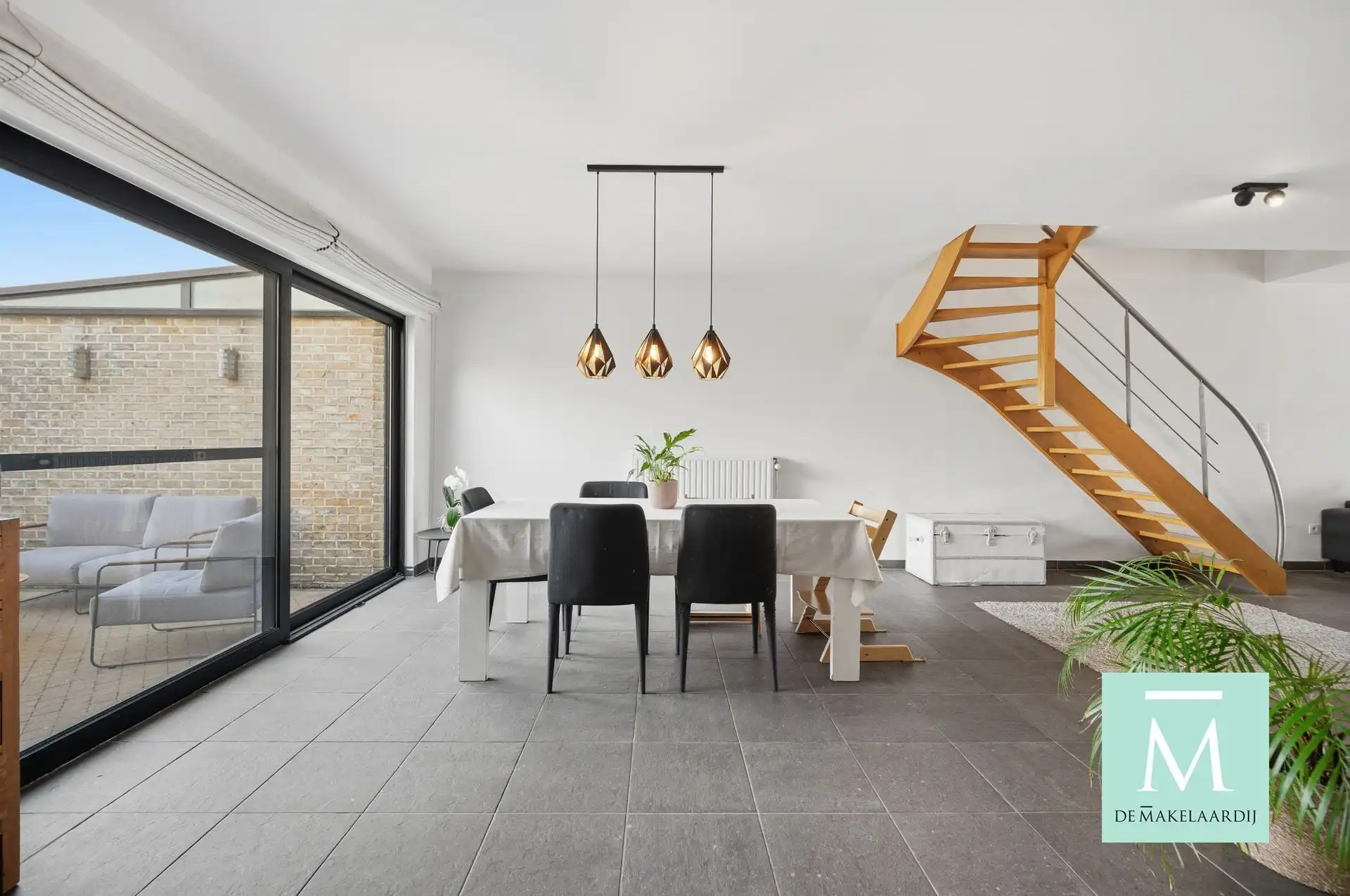 Instapklare woning met 5 slaapkamers en zeer aangename tuin foto 5