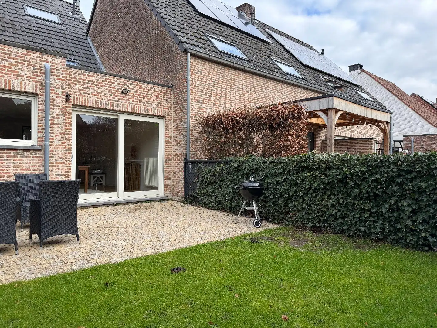Charmante gerenoveerde rijwoning in pastoriestijl te koop in centrum Schilde foto 24