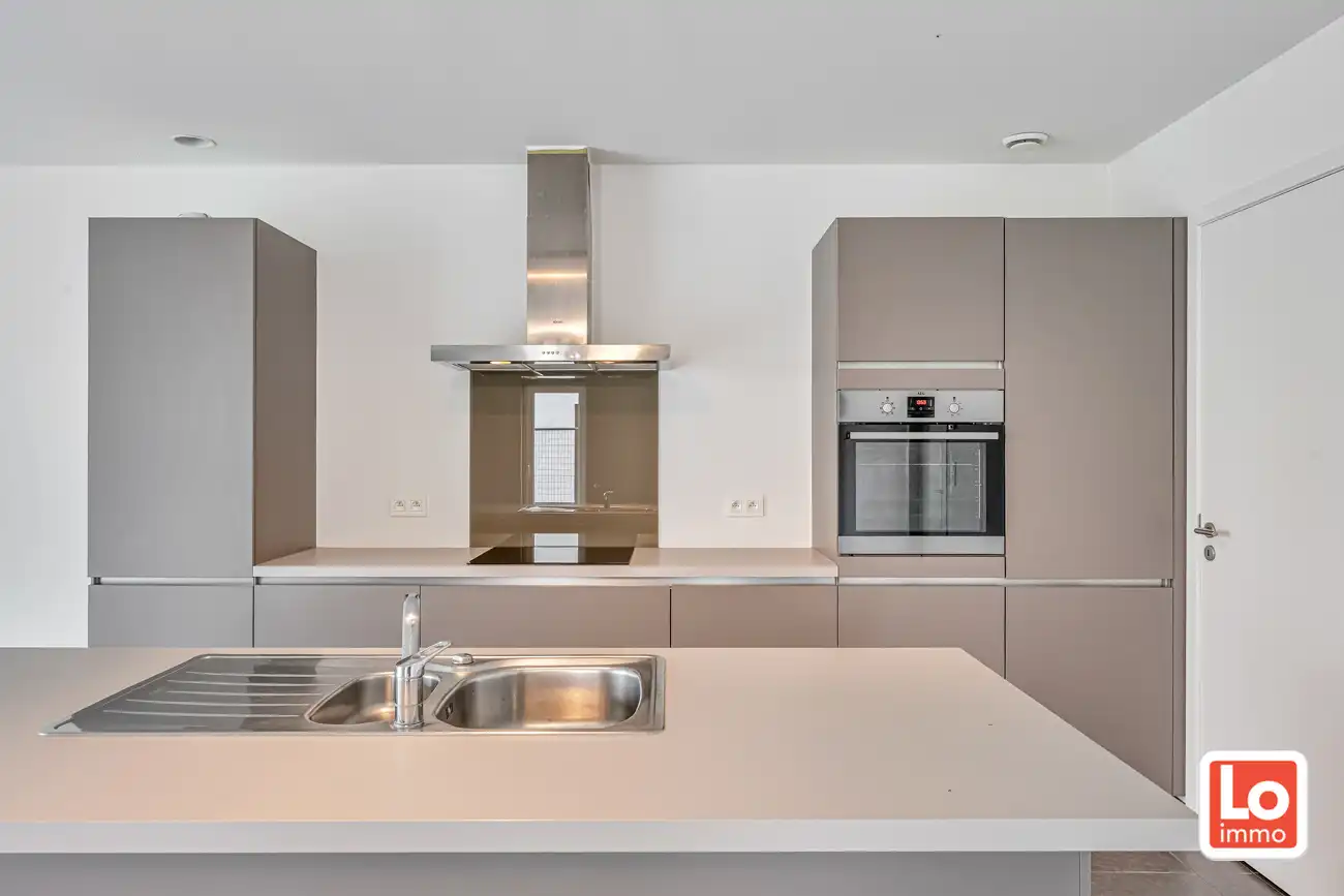 VERKOCHT! Moderne en instapklare halfopen woning met afzonderlijke garage in Lochristi! foto 6