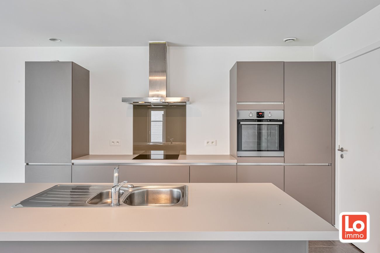 Moderne en instapklare halfopen woning met afzonderlijke garage in Lochristi! foto 6
