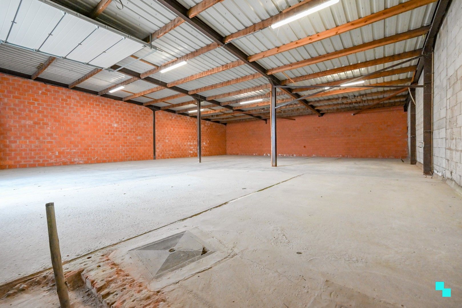 Magazijn van 270 m² op goede locatie in Ledegem foto 6