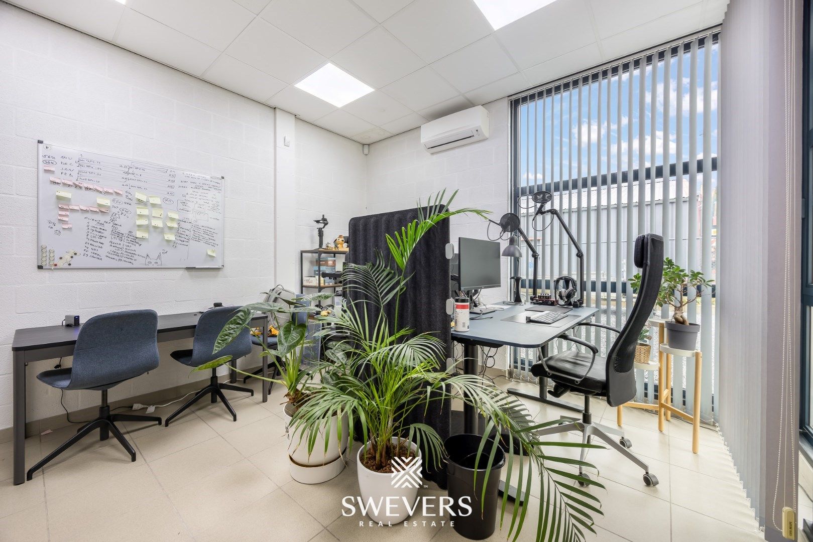 Industrieel pand met loods, toonzaal en woongedeelte in Gingelom foto 3